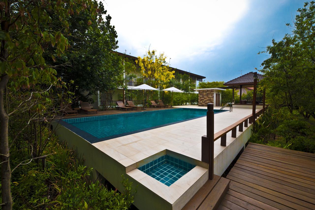 Tree House Hotel Sisaket Zewnętrze zdjęcie