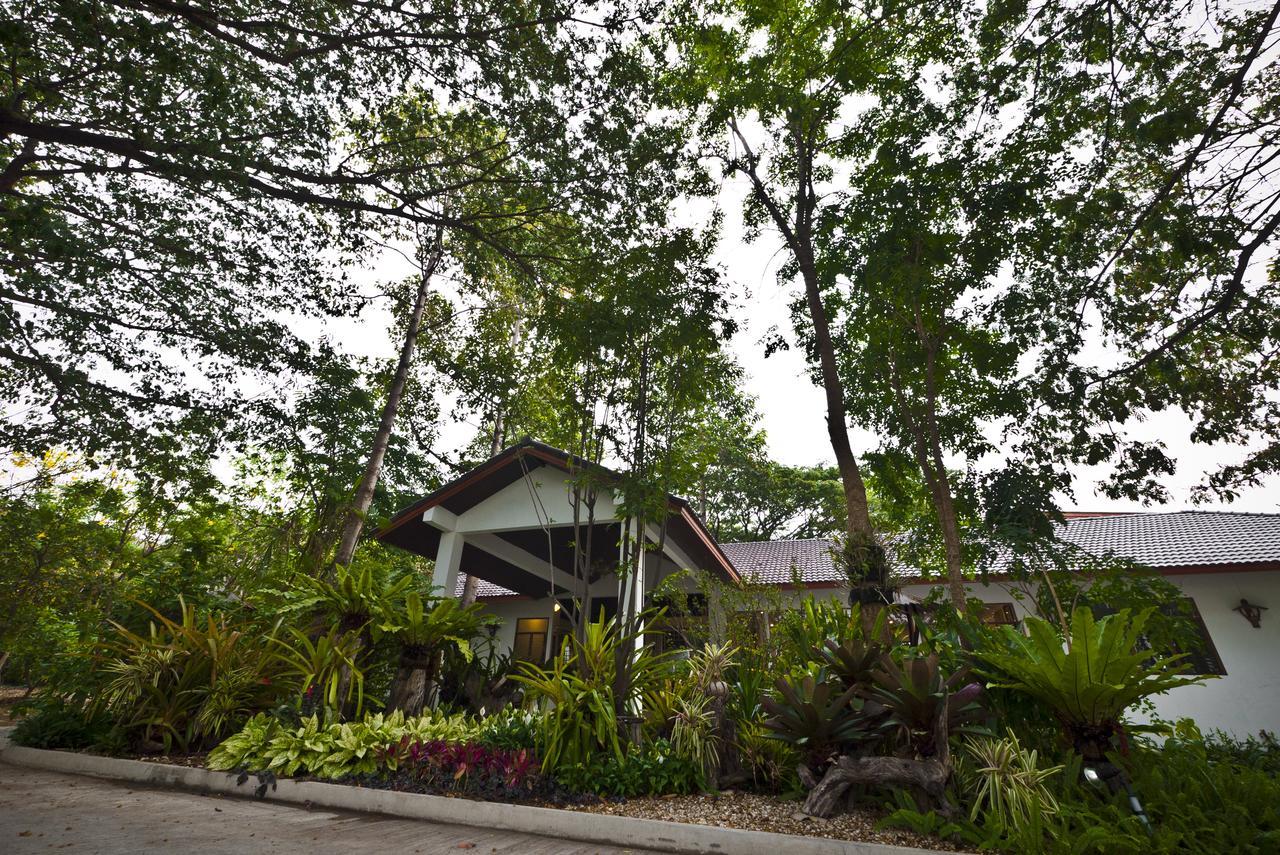 Tree House Hotel Sisaket Zewnętrze zdjęcie